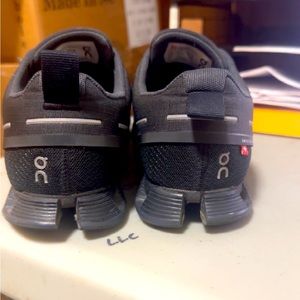 On Cloud Womens Shoes size 7.5 waterproof